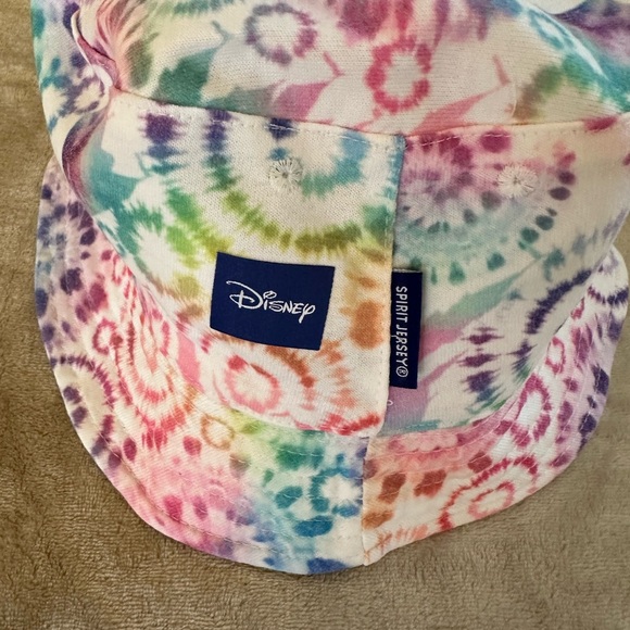 Reversible Disneyland bucket hat. White with pastel printed design. - Picture 4 of 6